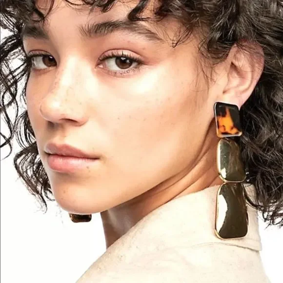 Free People Clip On Hanging Earrings Tortoise Gold - Picture 3 of 3